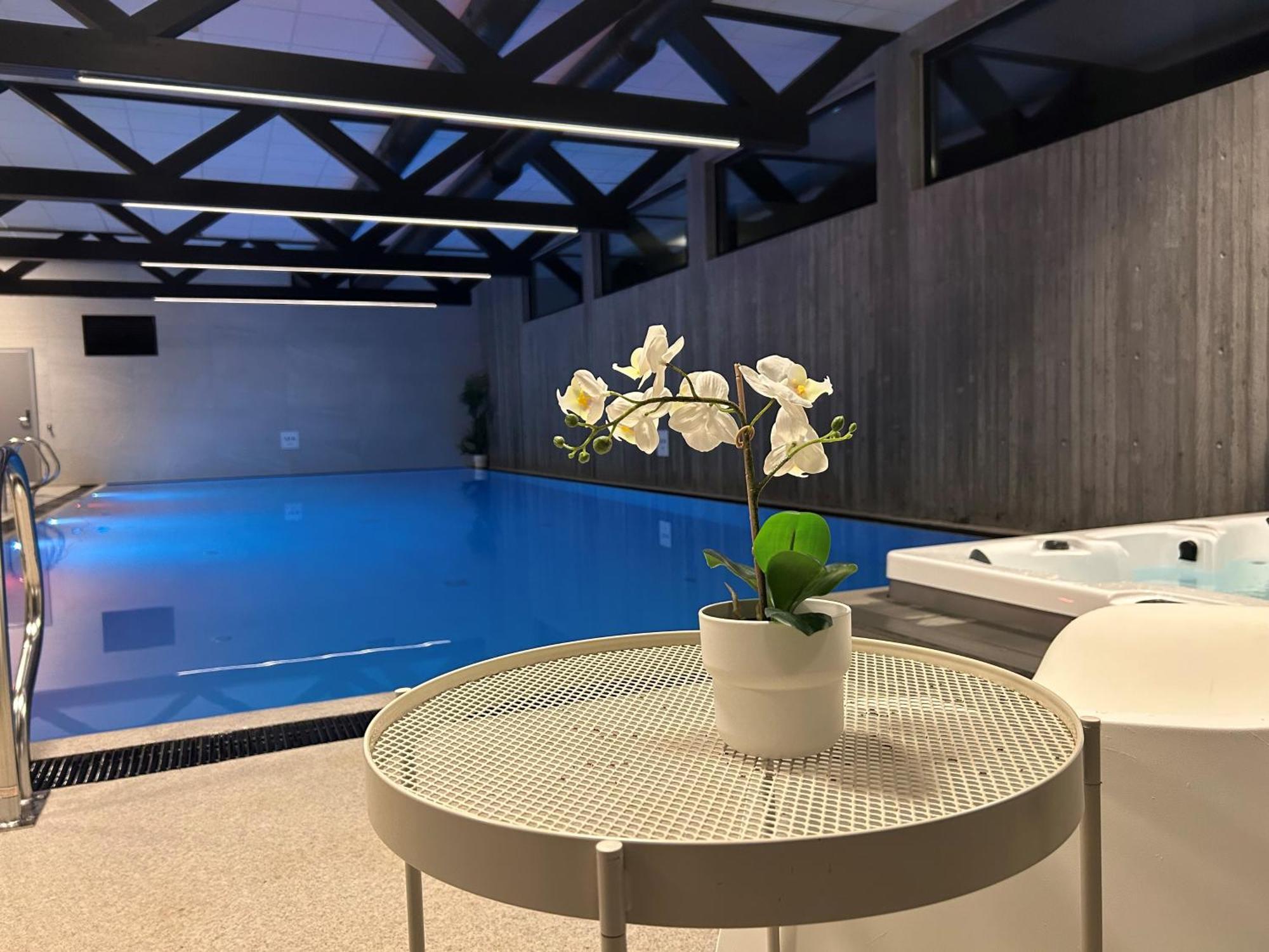 Sorlandsidyll Med Svommebasseng! Apartment Kristiansand Ngoại thất bức ảnh
